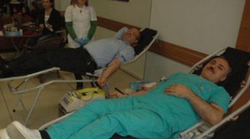 Trabzon &Ouml;zel Yıldızlıg&uuml;ven Hastanesi &Ccedil;alışanları&rsquo;ndan Kan Bağışı