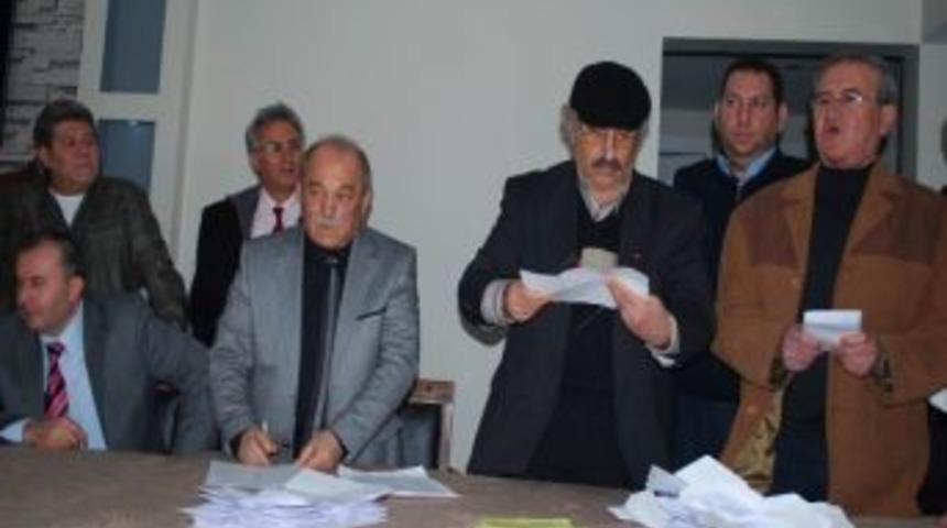 Salihli Emlak&ccedil;ılar Derneği&rsquo;nde Altıntaş G&uuml;ven Tazeledi