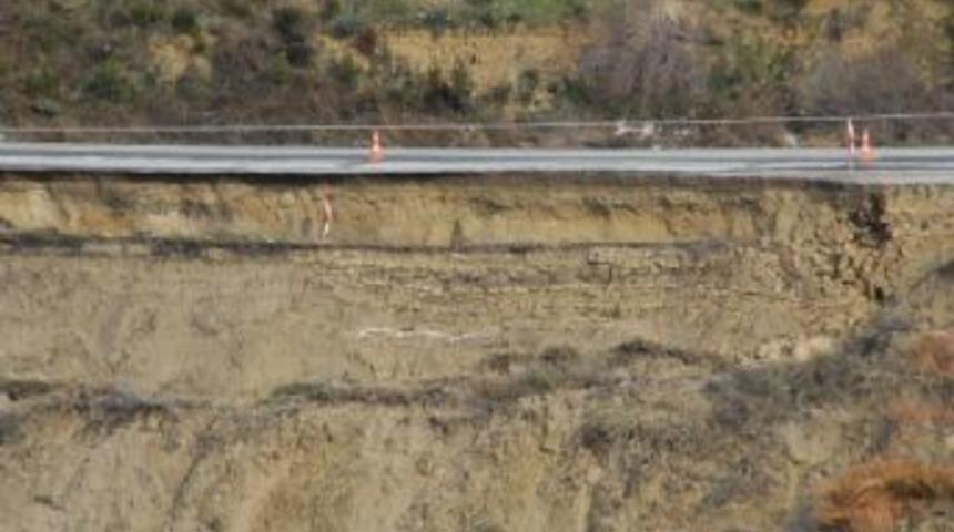 Tarihi Duvar Heyelana Dayanamadı