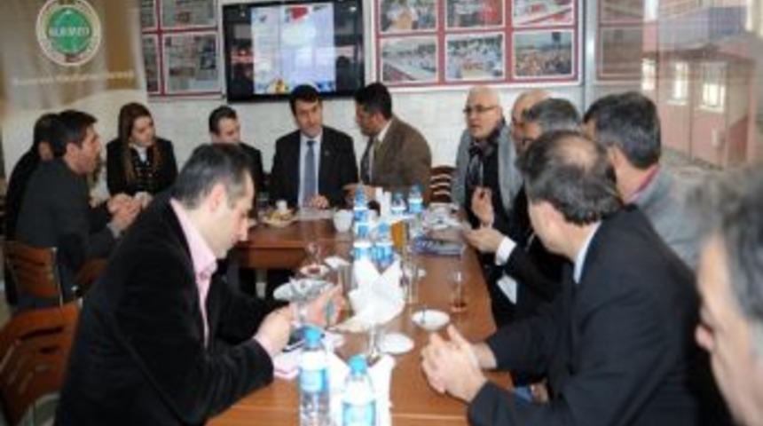 Başkan D&uuml;ndar Dikkaldırım Esnafını Dinledi