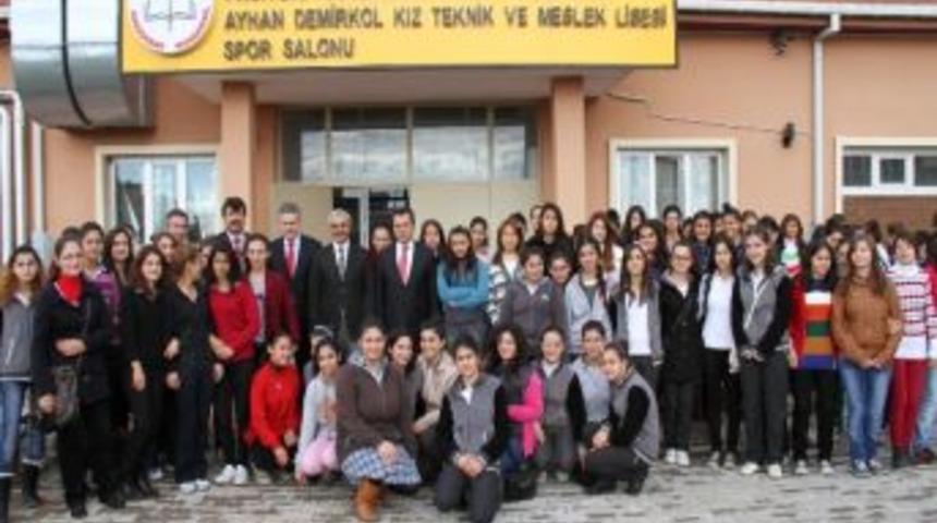 Antalya&rsquo;da Okullara 15 Bin Fidan Dikilecek