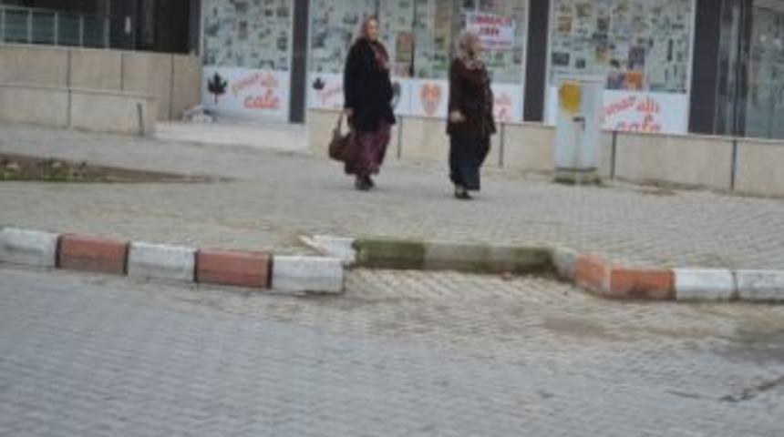 Kula'da &Ccedil;&ouml;p Konteynırları Kaldırıldı