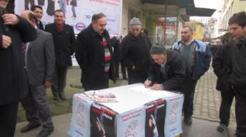 Boyabat&rsquo;ta Memurlar Kamuda Kılık Kıyafet &Ouml;zg&uuml;rl&uuml;ğ&uuml; I&ccedil;in Imza Topladı