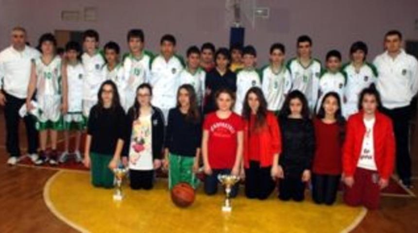 Başak Koleji şampiyonluk serisini s&uuml;rd&uuml;rd&uuml;