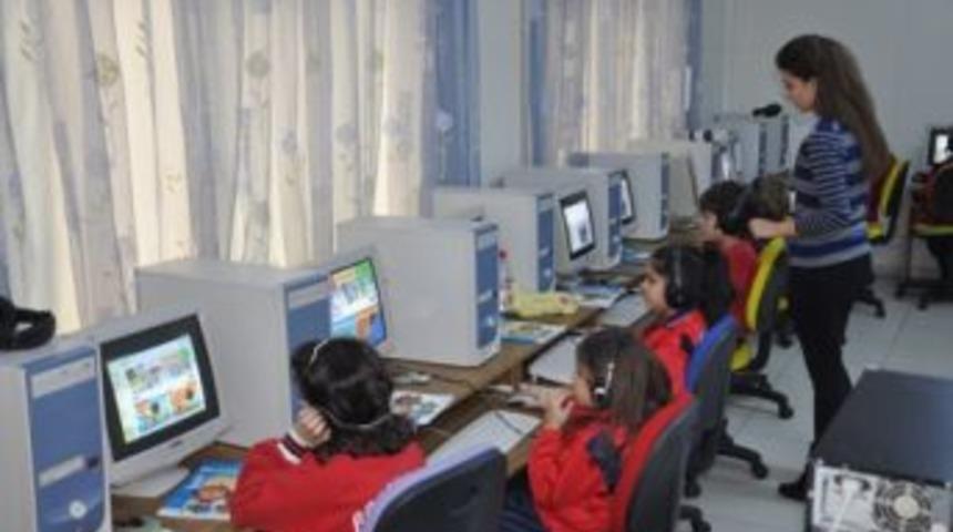 Başak Kolejİ'nden &ouml;ğrencilerine 'digital k&uuml;t&uuml;phane'