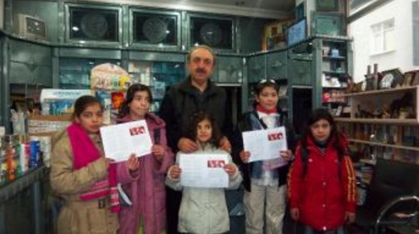 Afgan &Ouml;ğrencilerin Karne Sevinci