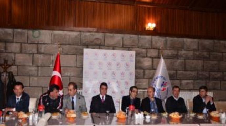 Y&uuml;z G&uuml;ler Y&uuml;z Başkent Semalarında