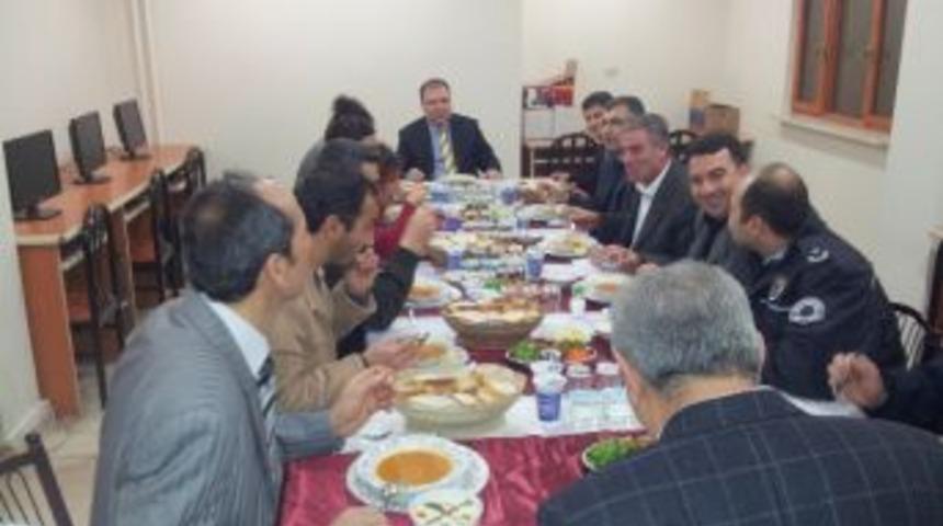 Kaymakam T&uuml;rk&ouml;z, Protokol &Uuml;yeleri İle Yemekli Toplantıda Bir Araya Geldi