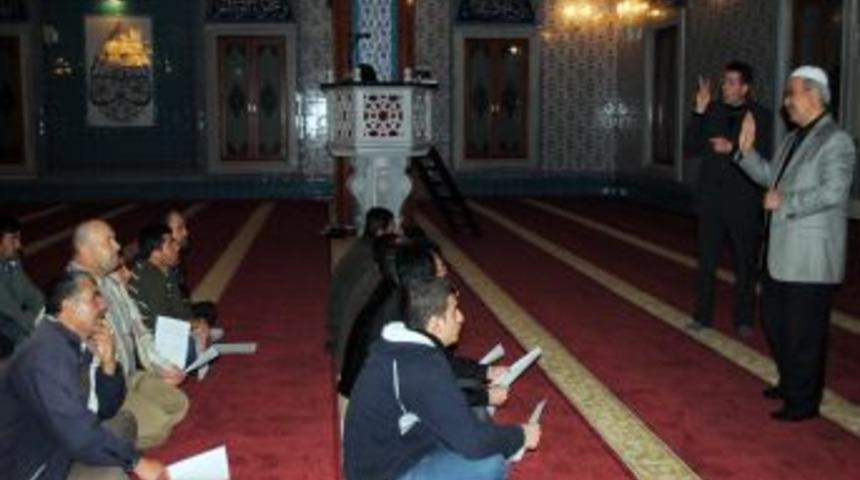 İşitme Engellilerin Temel Din Eğitiminde 'engel' Kalmadı