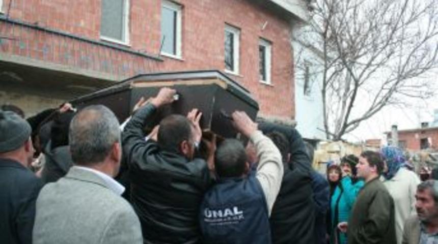 Taşındıkları G&uuml;n Sobadan Zehirlendiler: 3 &Ouml;l&uuml;