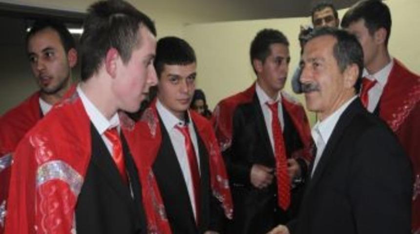 Başkan Ata&ccedil; Askerleri Uğurladı