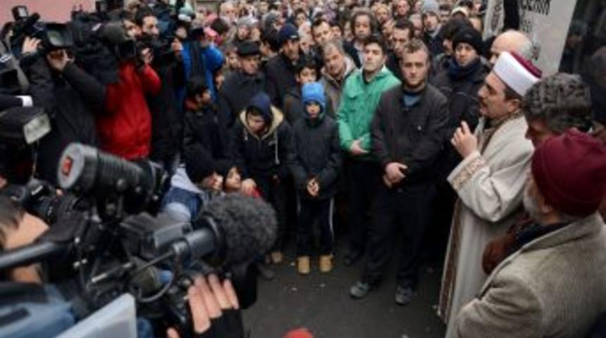 Gazdan Zehirlenen Anne Ile &Ccedil;ocukları G&ouml;zyaşlarıyla Uğurlandı