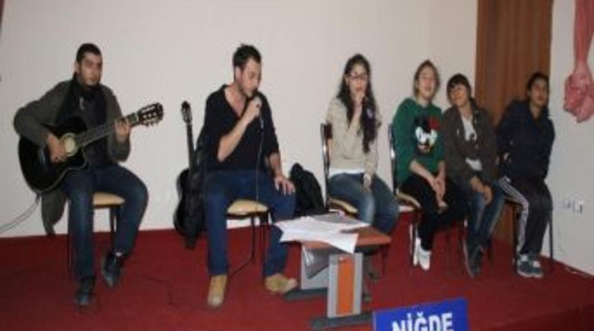 Sevgi Evlerinde Kalan &Ccedil;ocuklara S&uuml;rpriz Karne Hediyesi