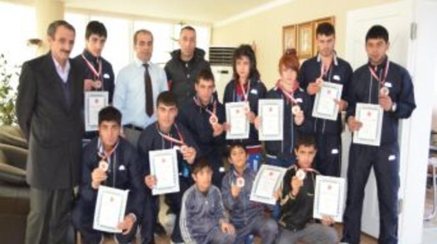 Erzurumlu Sporcular Muaythai&rsquo;da Madalyaları Topladı