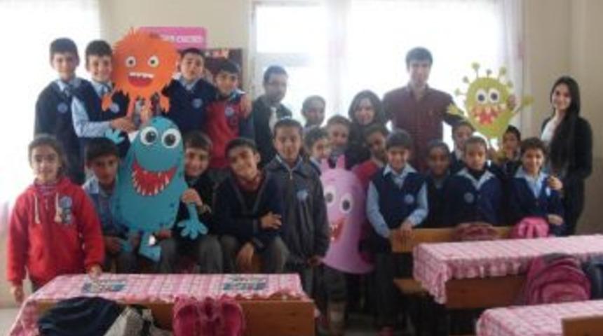 Tegv K&ouml;y Okulunda Okuyan 57 &Ouml;ğrenciye 'hijyen' Eğitimi Verdi
