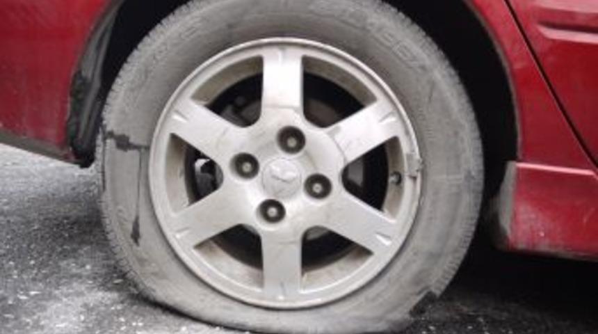 Bir Gecede 200 Aracın Lastiğini Patlattılar