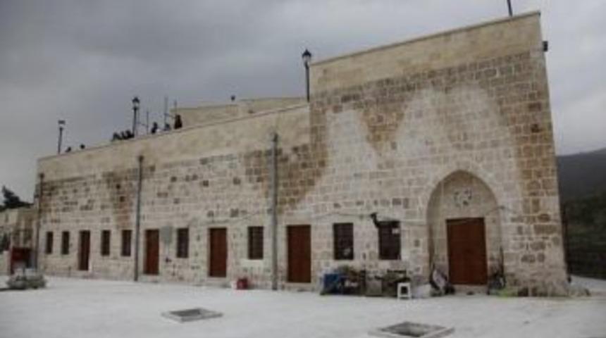 Bayezıd-i Bestami T&uuml;rbesi'ndeki Restorasyon &Ccedil;alışması S&uuml;r&uuml;yor