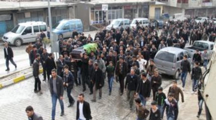 Halı Sahada Hayatını Kaybedenlerden 4'&uuml; Toprağa Verildi