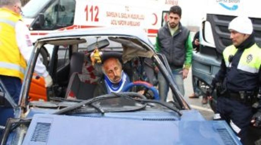 Beton Mikseri Otomobile Çarptı: 1 Yaralı