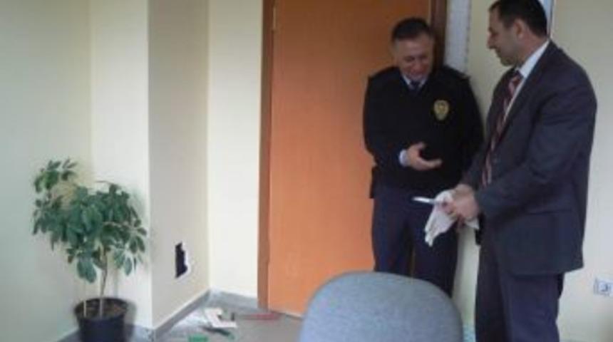 Polisten G&uuml;vercin Kurtarma Operasyonu