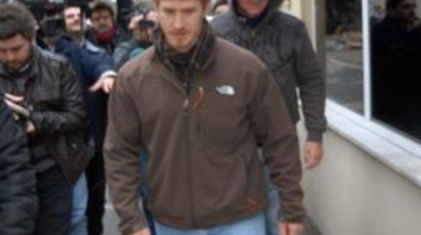 Polis, Kayıp Amerikalı Kadının Arkadaşlarını Dinledi