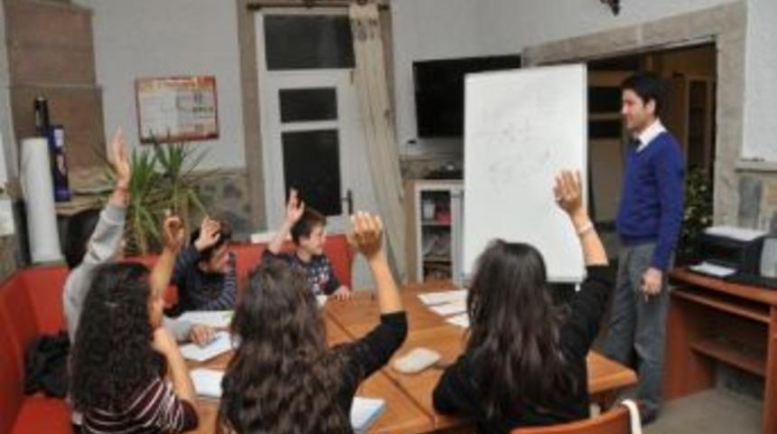 G&uuml;zelbah&ccedil;e&rsquo;de &Ouml;ğrencilere &Uuml;cretsiz Matematik Dersi