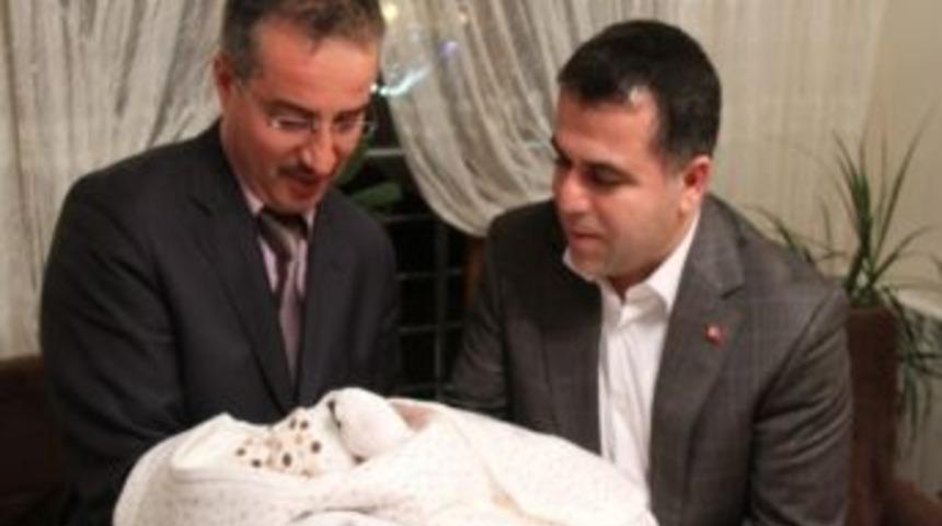 Başkan Aksoy&rsquo;dan Yeni Doğan Bebeklere Hediye