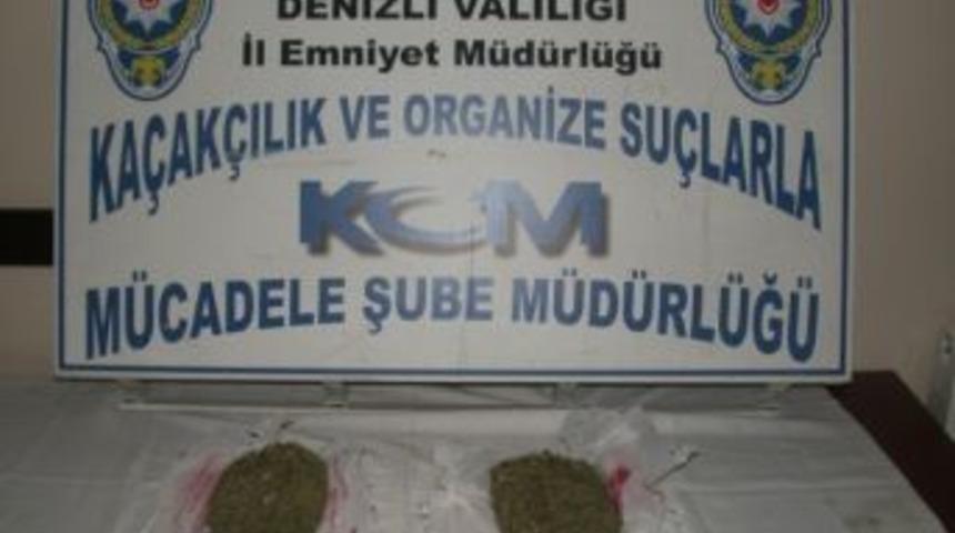 Polis, Uyuşturucuyu Ş&uuml;phelinin Belinde Yakaladı