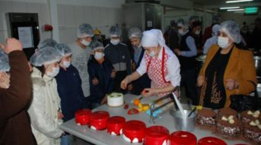 &Ouml;zel Eğitim &Ouml;ğrencileri Imalathaneleri Inceledi