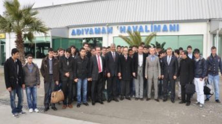 "Y&uuml;z G&uuml;ler Y&uuml;z" Projesi Gen&ccedil;leri U&ccedil;urdu