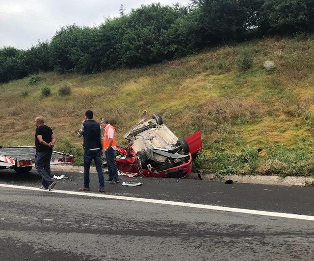 Otomobilin çarptığı hafif ticari araç takla attı: 4 yaralı