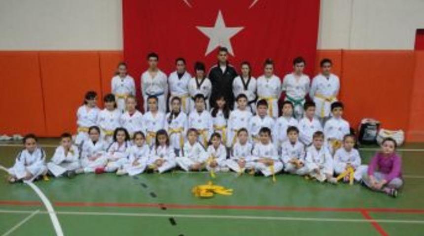 Enez&rsquo;de Tekvandocular Sarı Kuşağa Terfi Etti