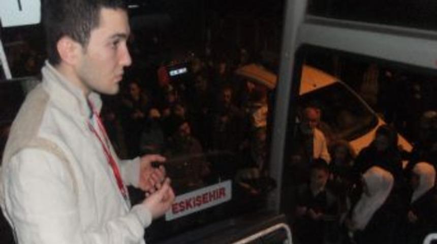 Umre Yolcuları Dualarla Uğurlandı