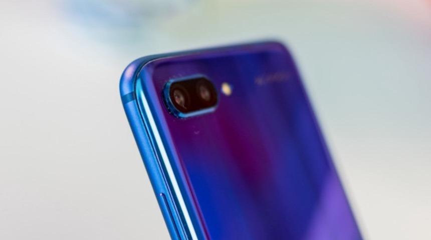 Honor 10 Türkiye'de satışa sunuldu