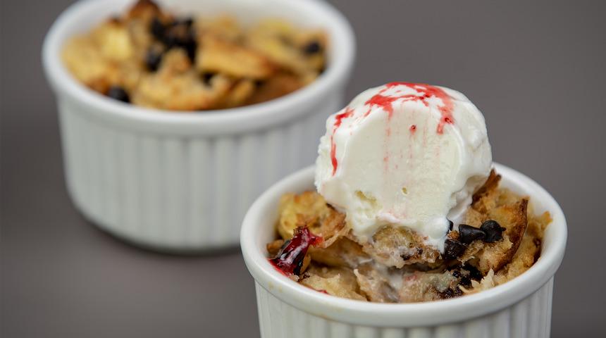 Bayatlamış Ekmekleri Değerlendirmenin En Tatlı Yolu: Bayat Ekmek Pudingi 