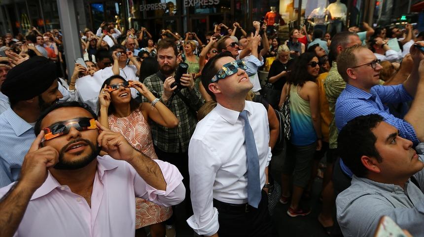 Bir yandan Ay bir yandan Güneş: Bu ay 2 önemli tutulma var! 