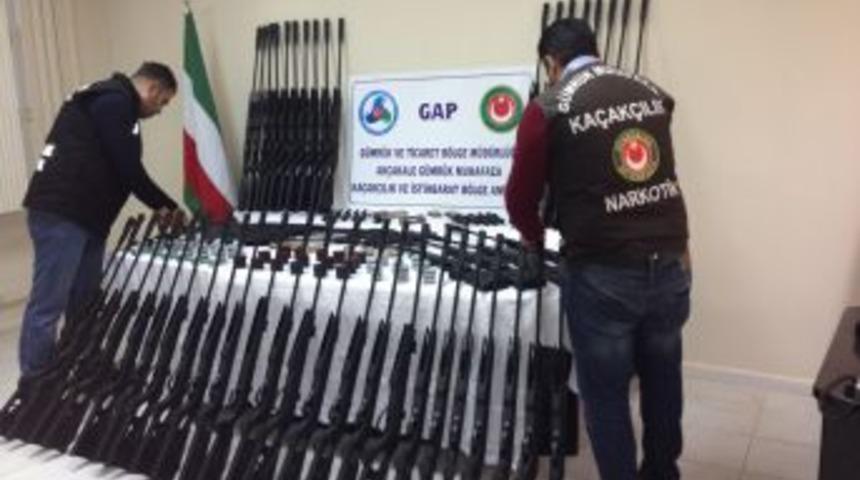 Suriyeli Vatandaş, Aracında Ka&ccedil;ak Silahlarla Yakalandı