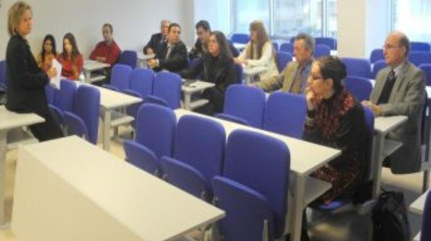 İz&uuml;'de, Ab İle T&uuml;rkiye İlişkilerinin Geleceği Anlatıldı