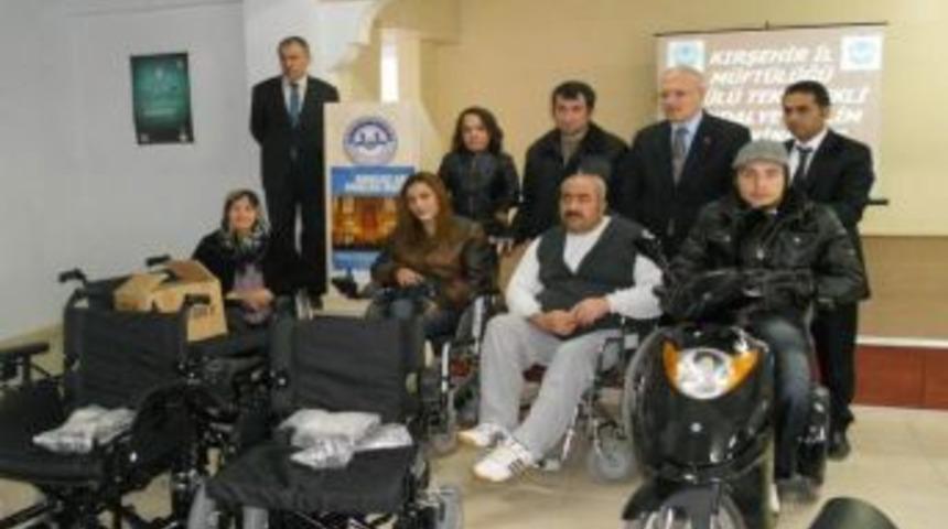 Camilerde Engeller Kalkıyor