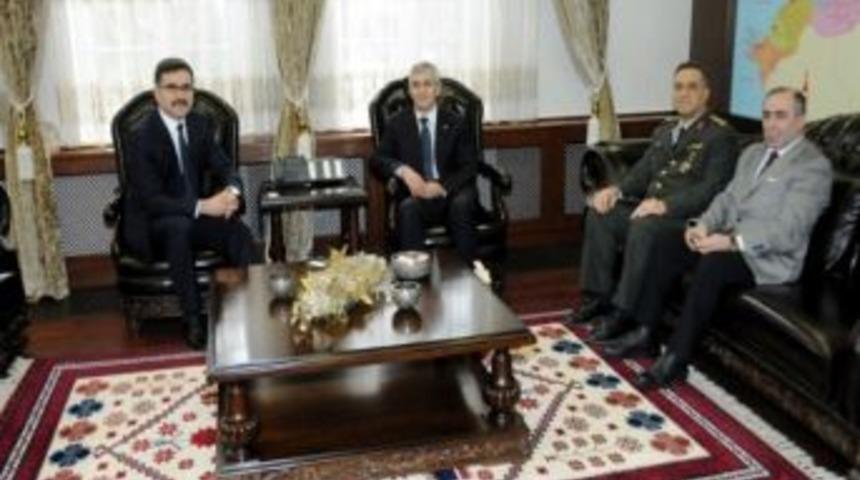 Azerbaycanlı Rekt&ouml;rden Vali Turhan'a Ziyaret