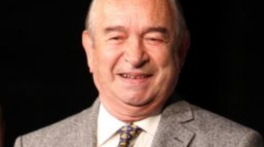 İzmir Tiyatro Duayeninin Ağırlıyor