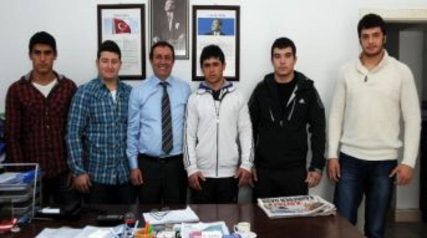 Şampiyon G&uuml;reş&ccedil;iler Final Yolunda