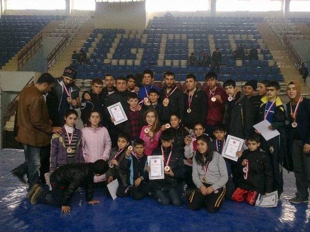 Bitlis Muay Thai’de Bölge Birincisi Oldu