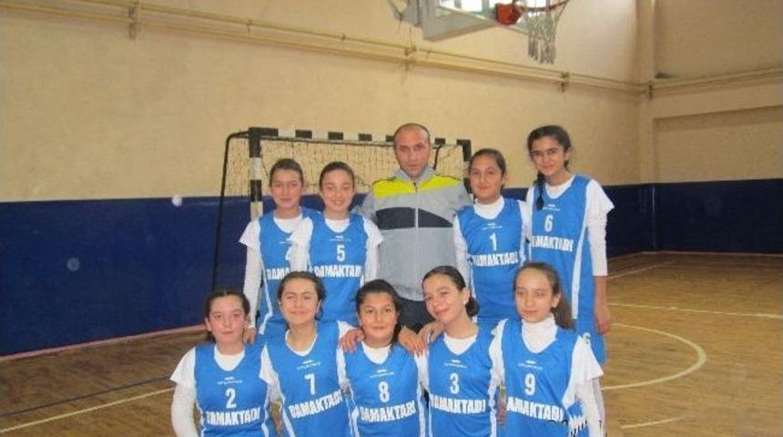 Voleybol K&uuml;&ccedil;&uuml;k Kızlarda G&ouml;k&ccedil;ebey Ortaokulu Birinci