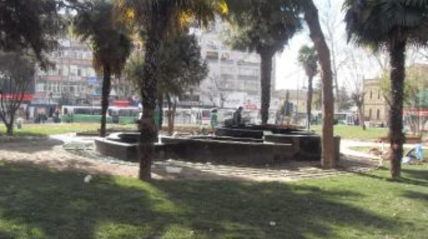 Cumhuriyet Parkı Yeşillendi