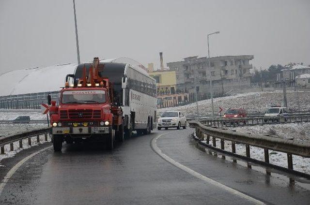 Cenaze Evinden Dönerken Kaza Geçirdiler