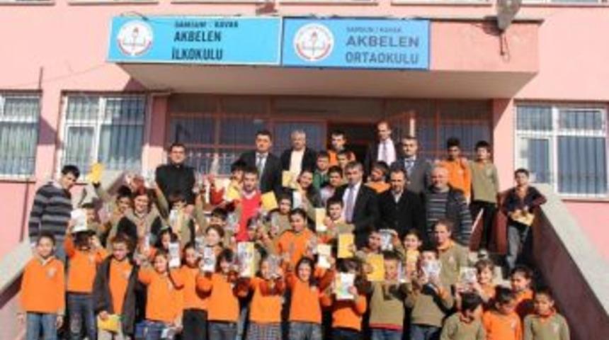 Gen&ccedil; D&ouml;n&uuml;ş&uuml;m, Kavak'ta Silgi Ve Kalemtraş Dağıttı
