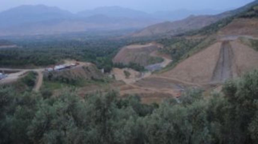 Aşırı Yağışlar Bademli Barajı&rsquo;nda &Ccedil;alışmaların Durmasına Yol A&ccedil;tı
