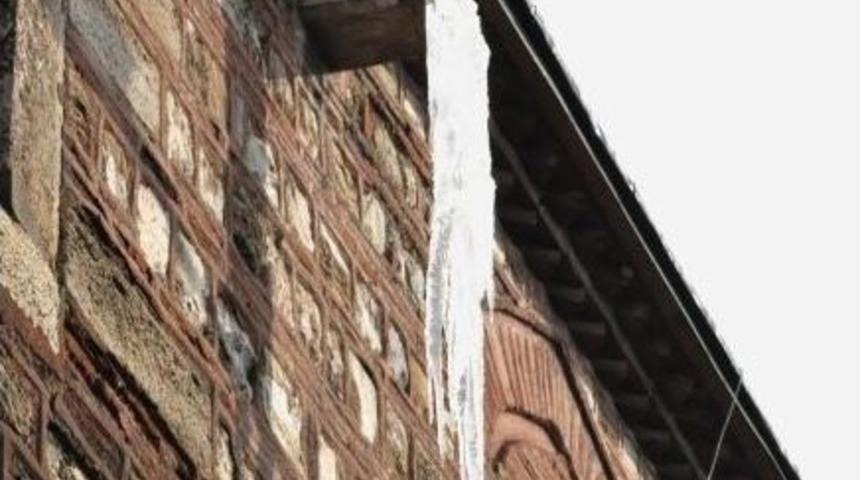 Buz Sarkıtlarına Dikkat