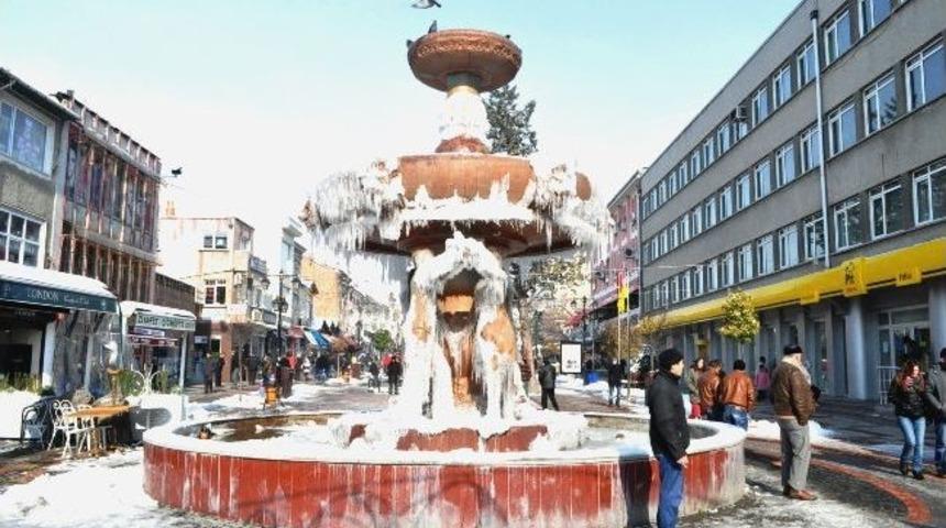 Kar Bitti Buz Kaldı